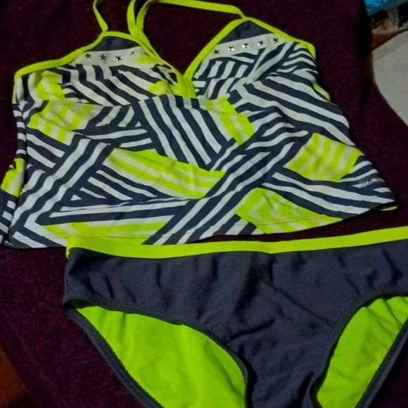 Girls bathing suit - Picture 1 of 3